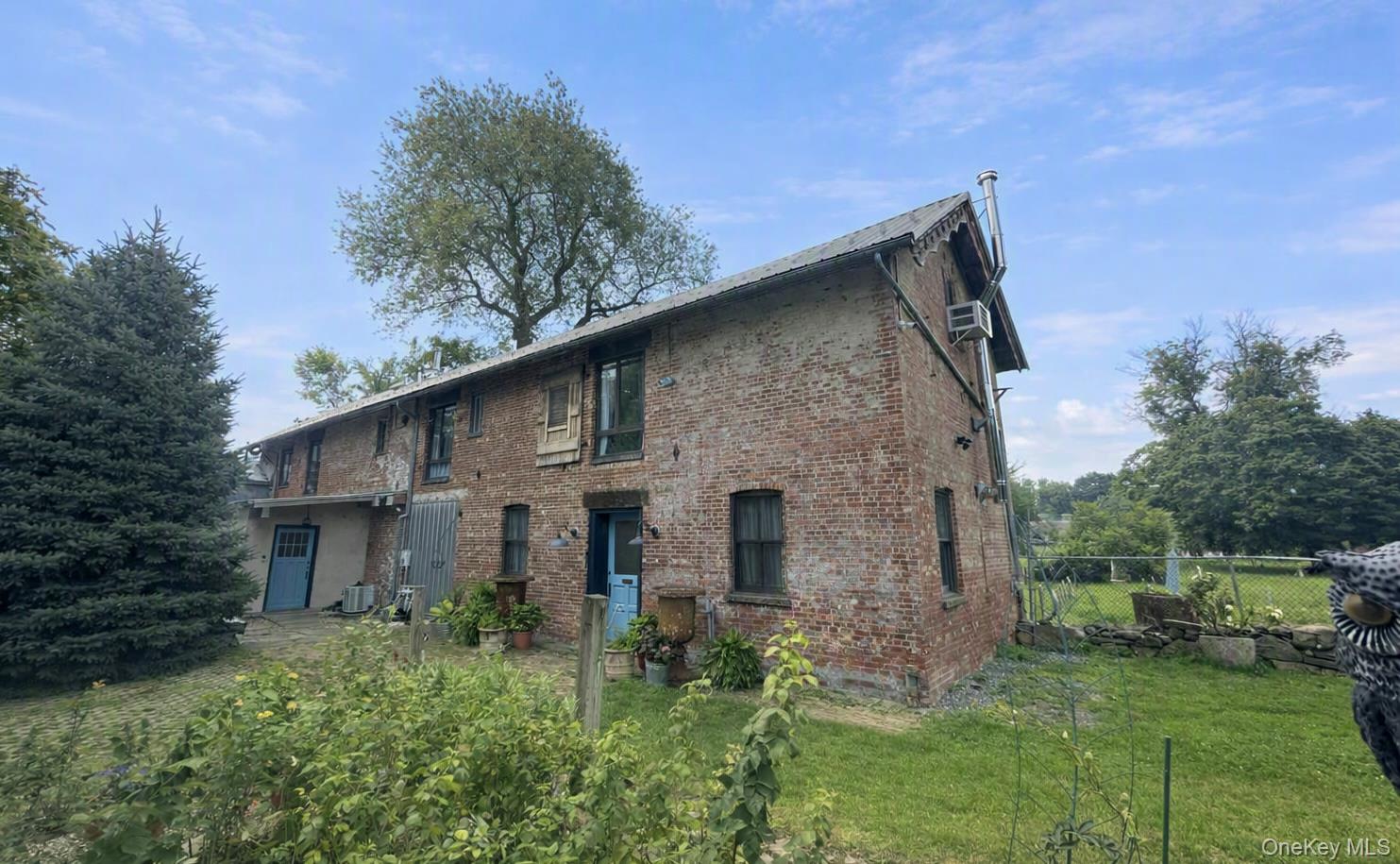 249 Grand Street Property Photo 43