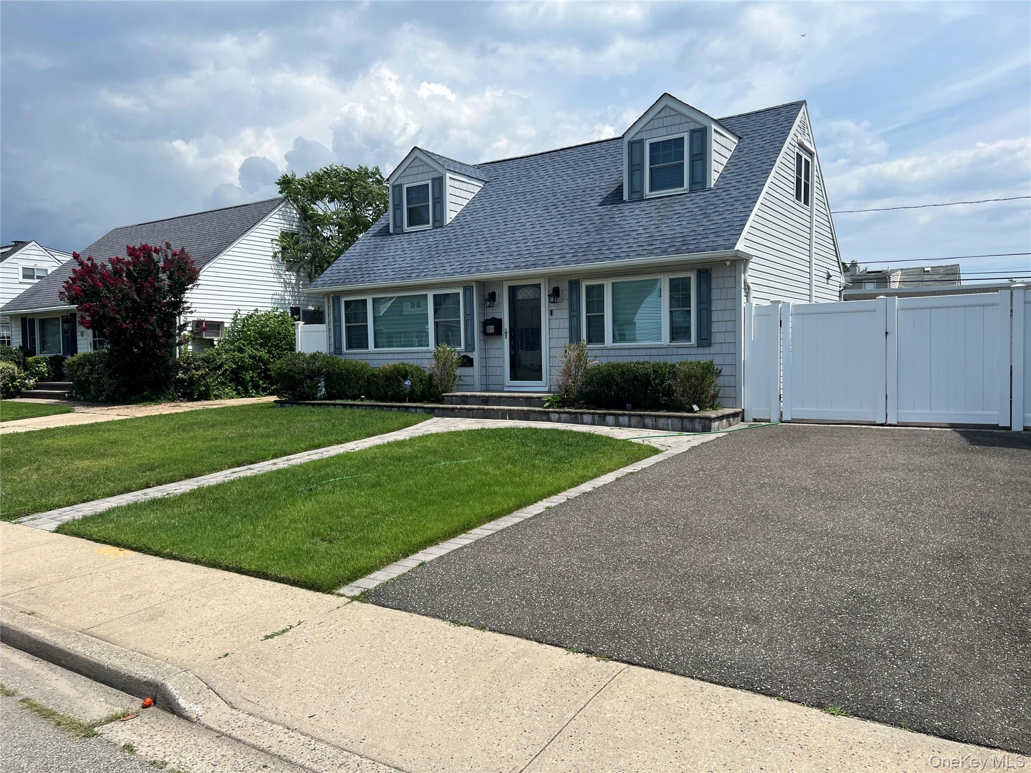 43 Crescent Street Property Photo 1