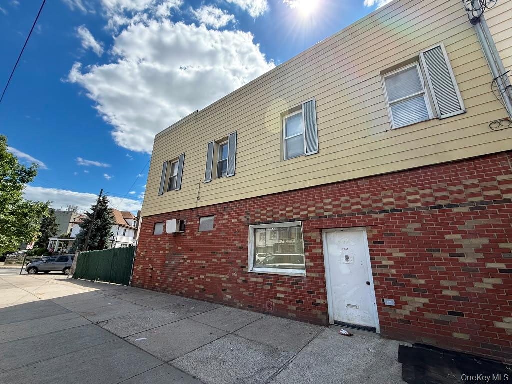 1902 Stillwell Avenue Property Photo 1