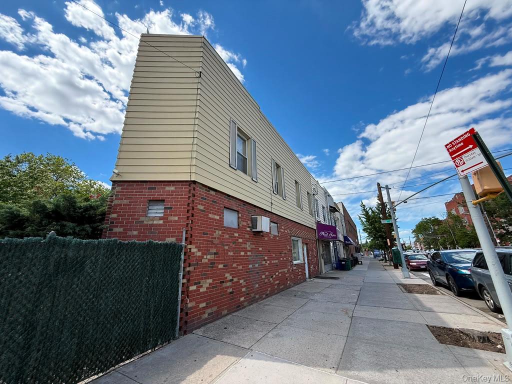 1902 Stillwell Avenue Property Photo 3