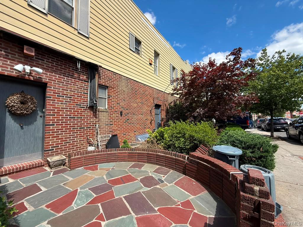 1902 Stillwell Avenue Property Photo 6
