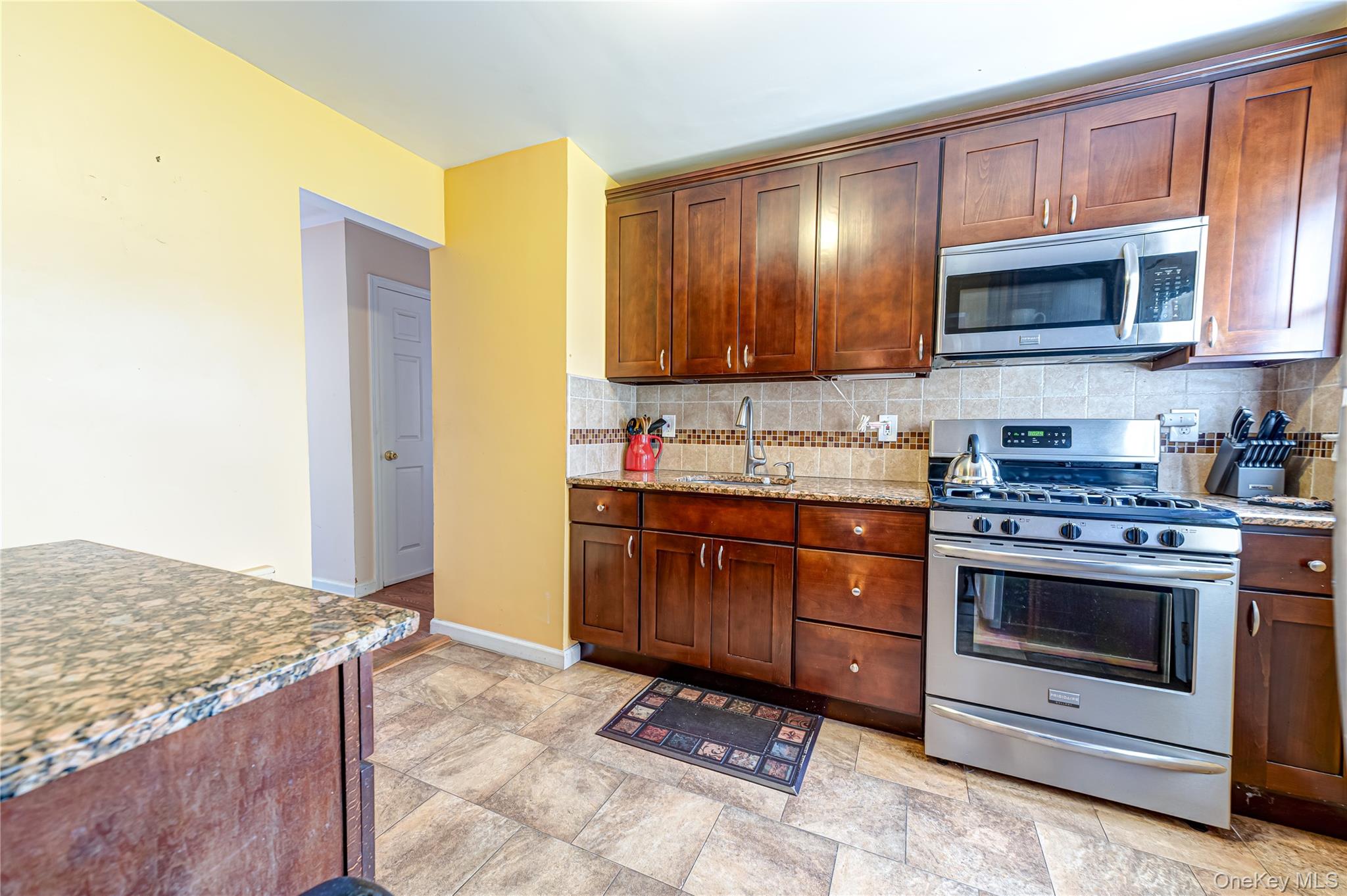 578 Northern Parkway Property Photo 6