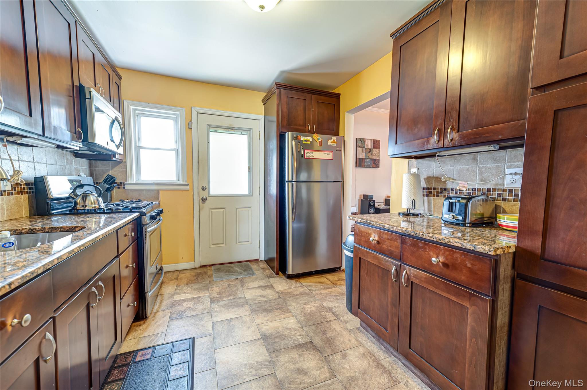 578 Northern Parkway Property Photo 8