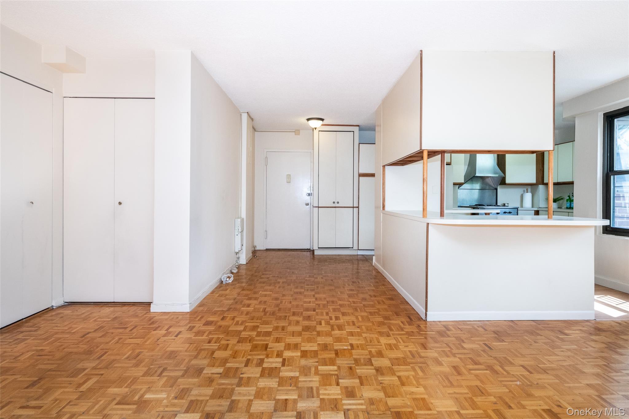 171 Pearsall Drive 6e/6f Property Photo 8