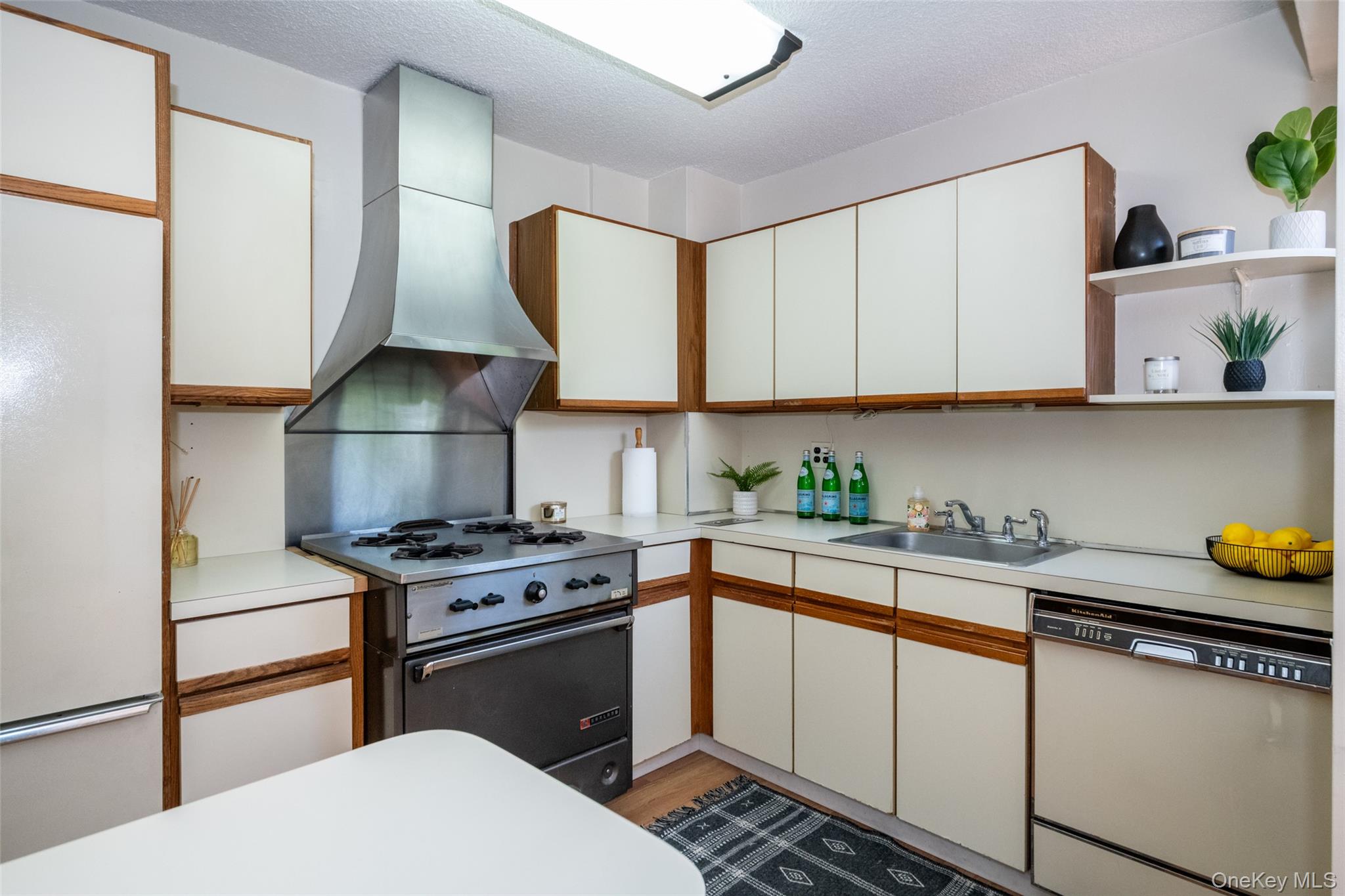 171 Pearsall Drive 6e/6f Property Photo 10