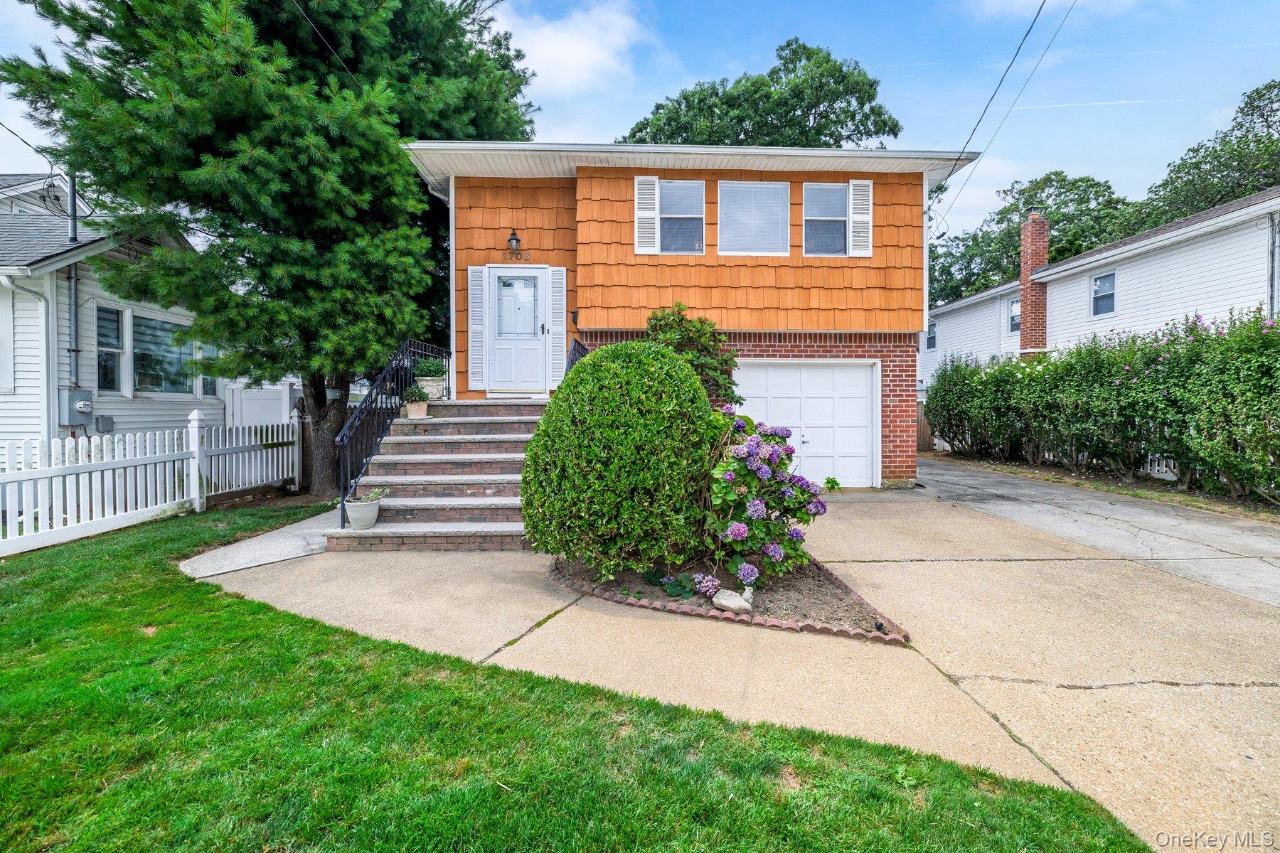 1706 Washington Drive Property Photo 1