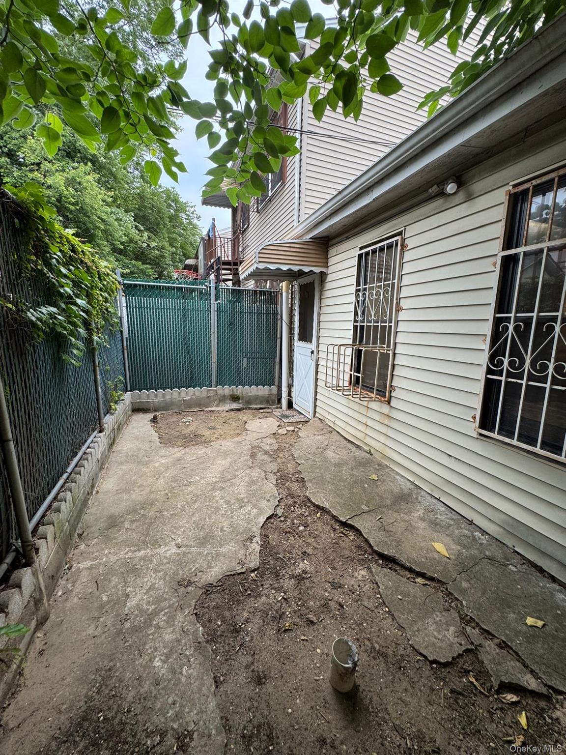 590 Elton Street Property Photo 6