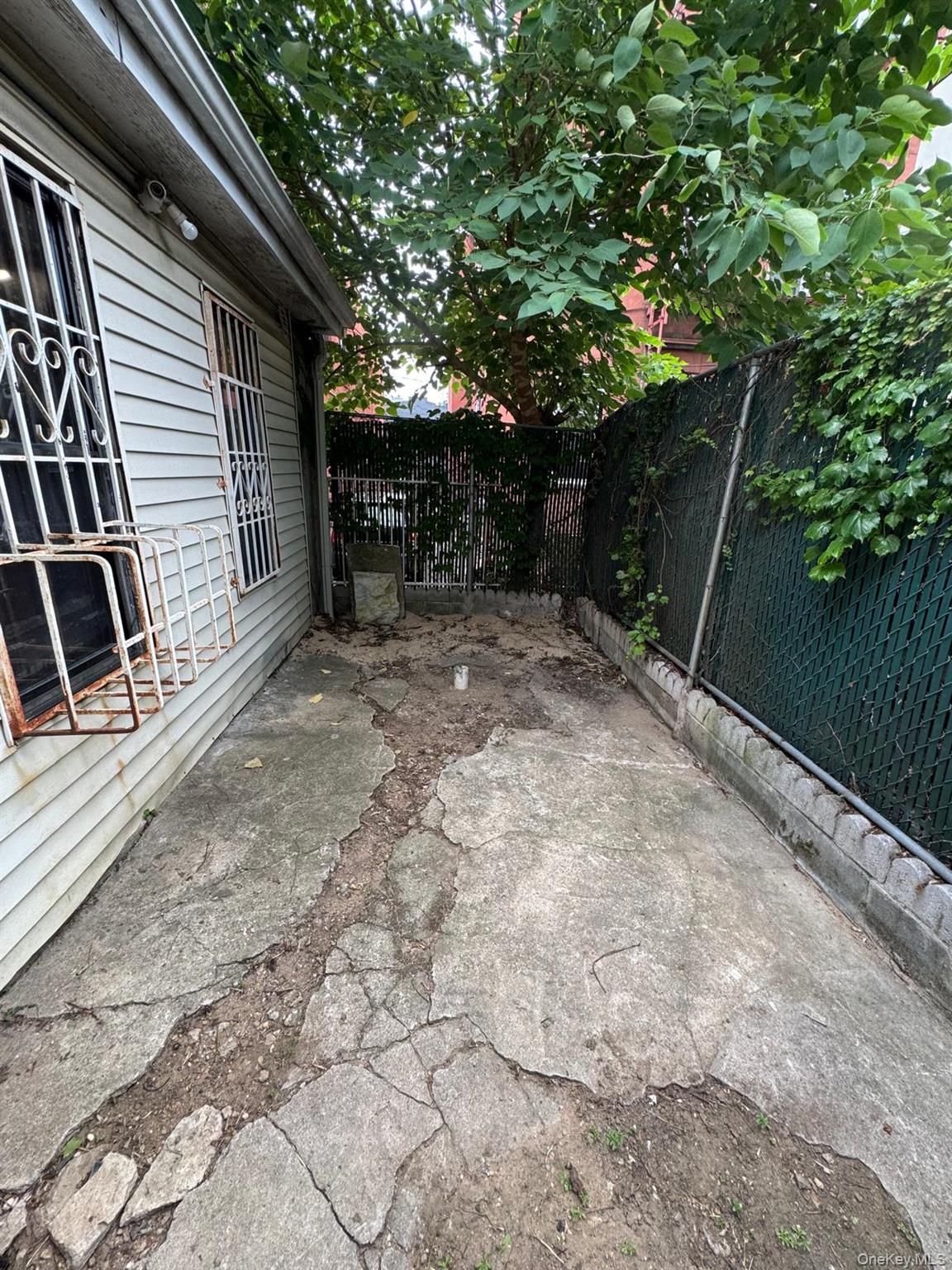 590 Elton Street Property Photo 7