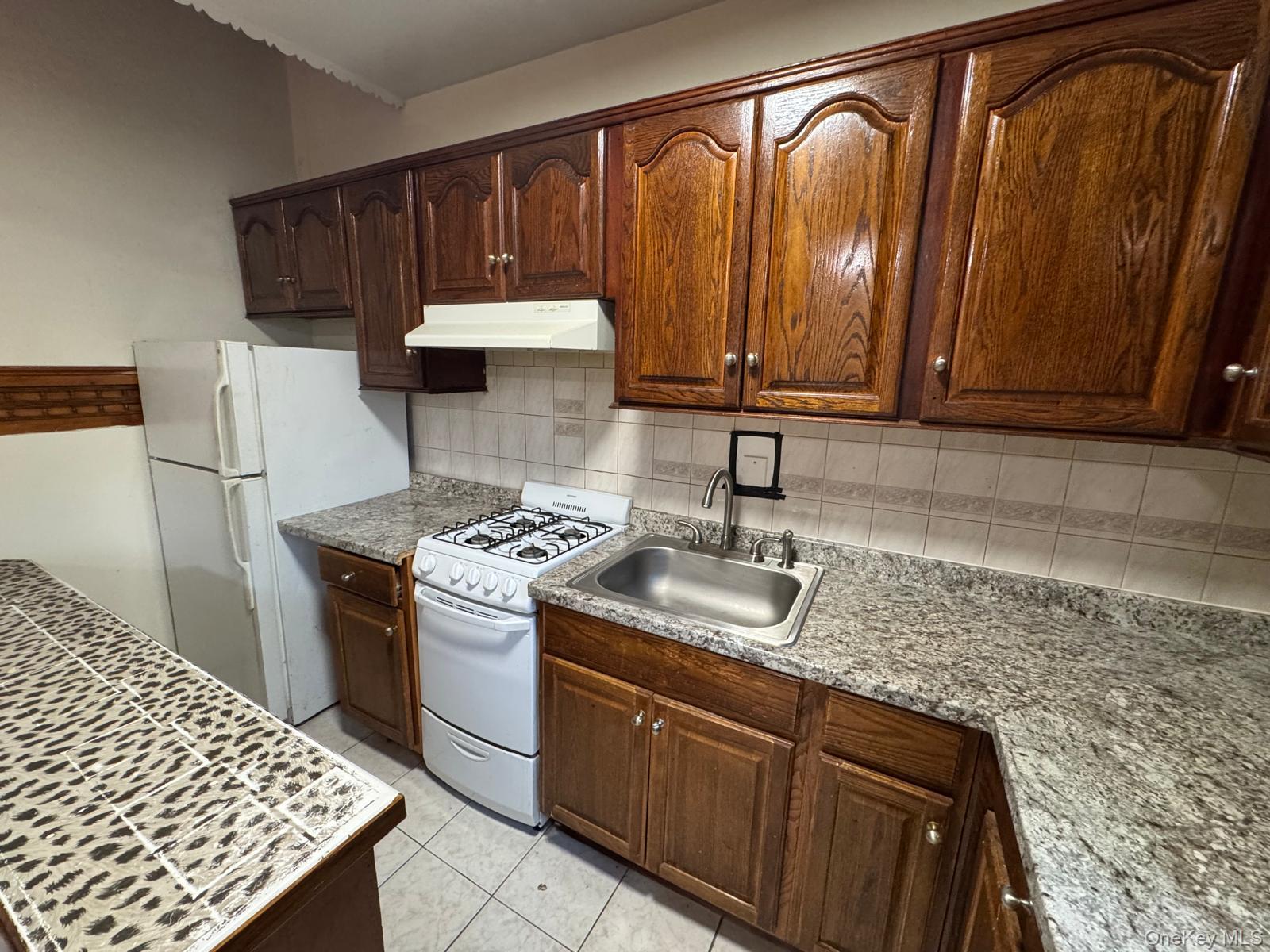 590 Elton Street Property Photo 8