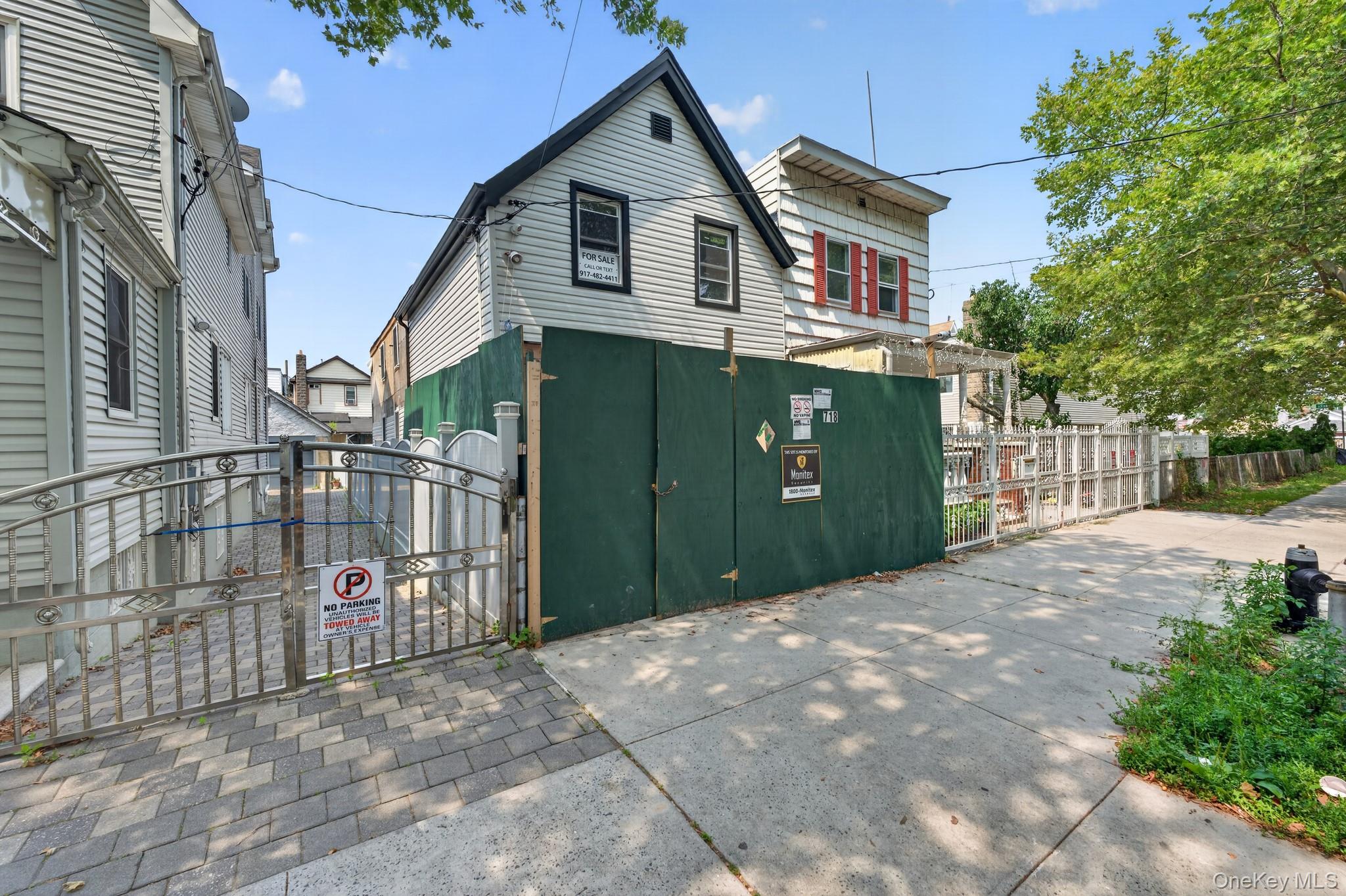 718 E 99th Street Property Photo 1