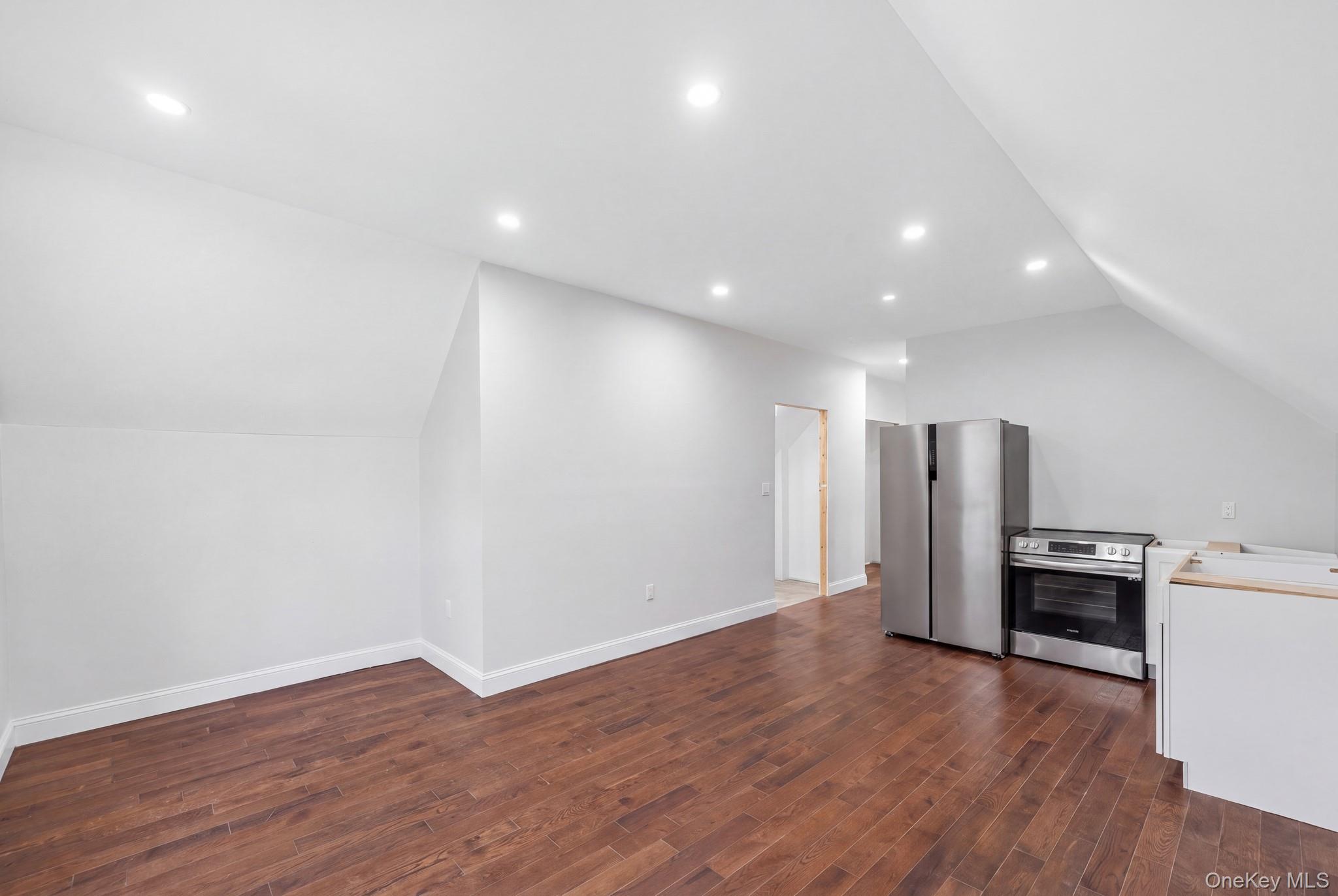 718 E 99th Street Property Photo 3