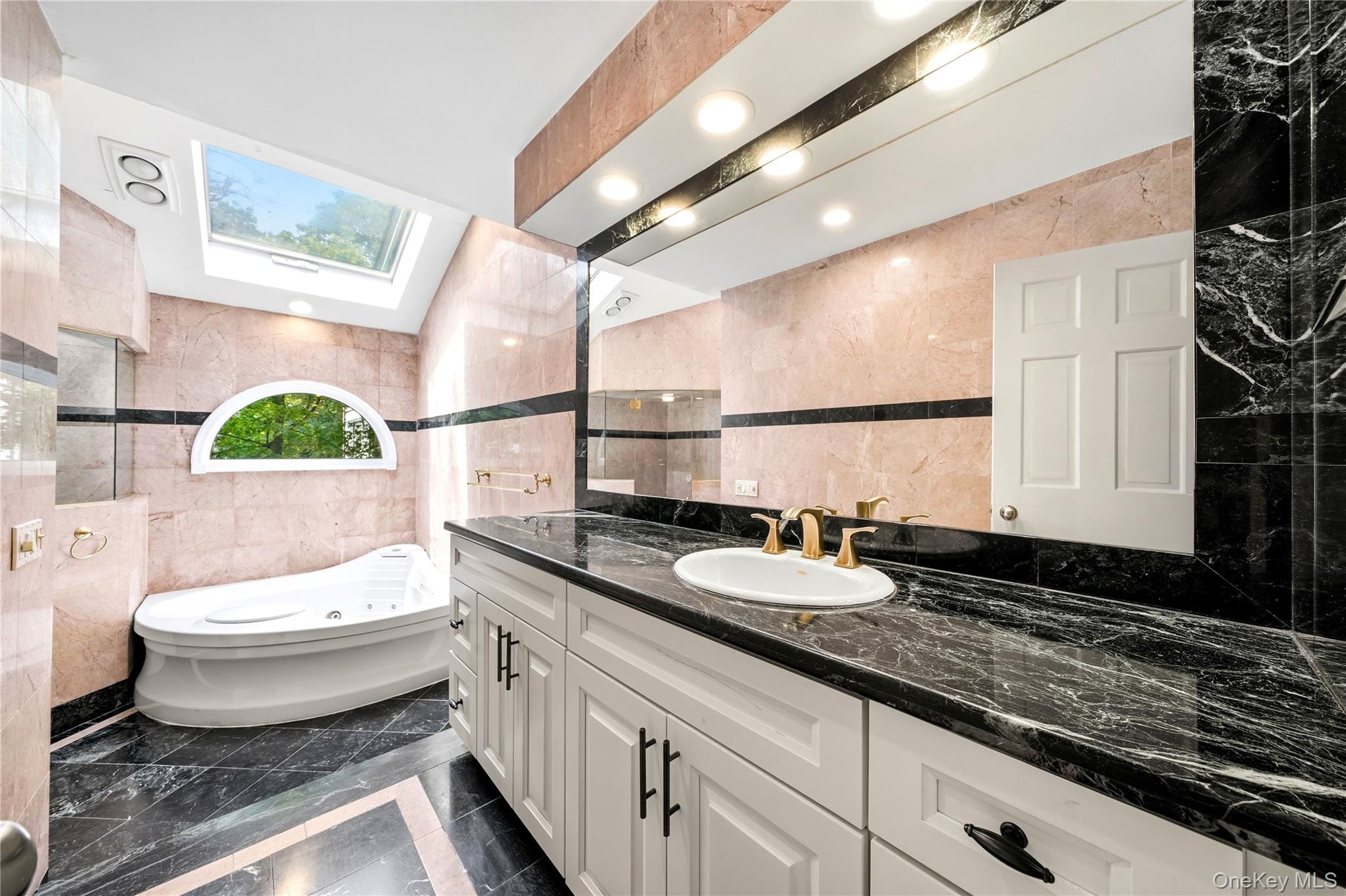 9 Addison Lane Property Photo 19