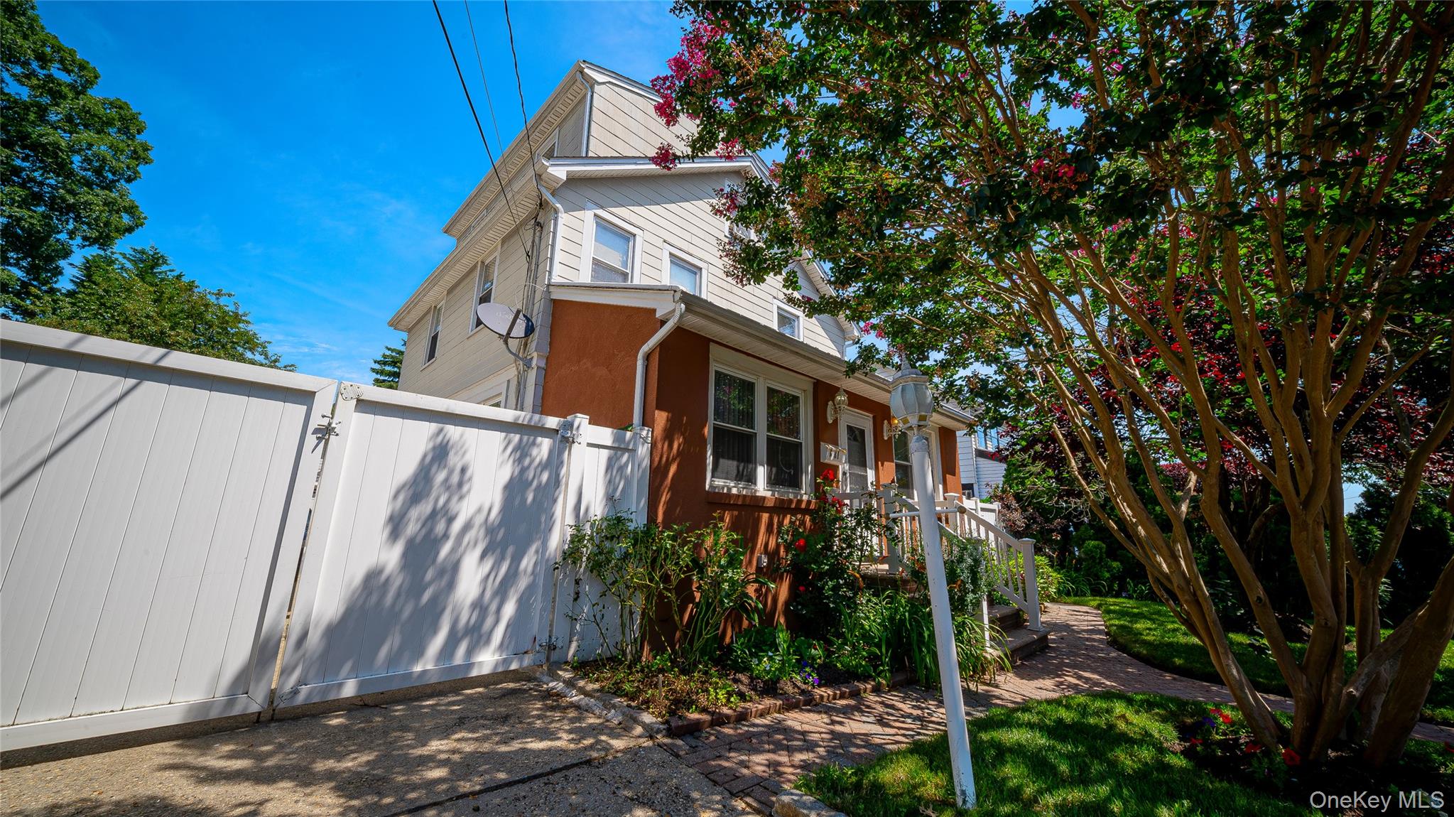681 Stowe Avenue Property Photo 2