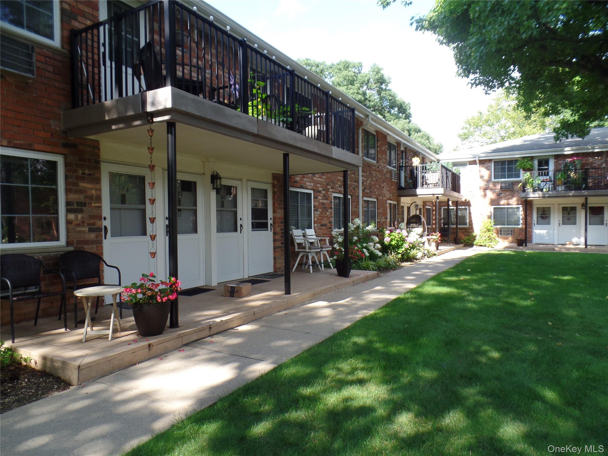 178 Jervis Avenue 178 Property Photo 1