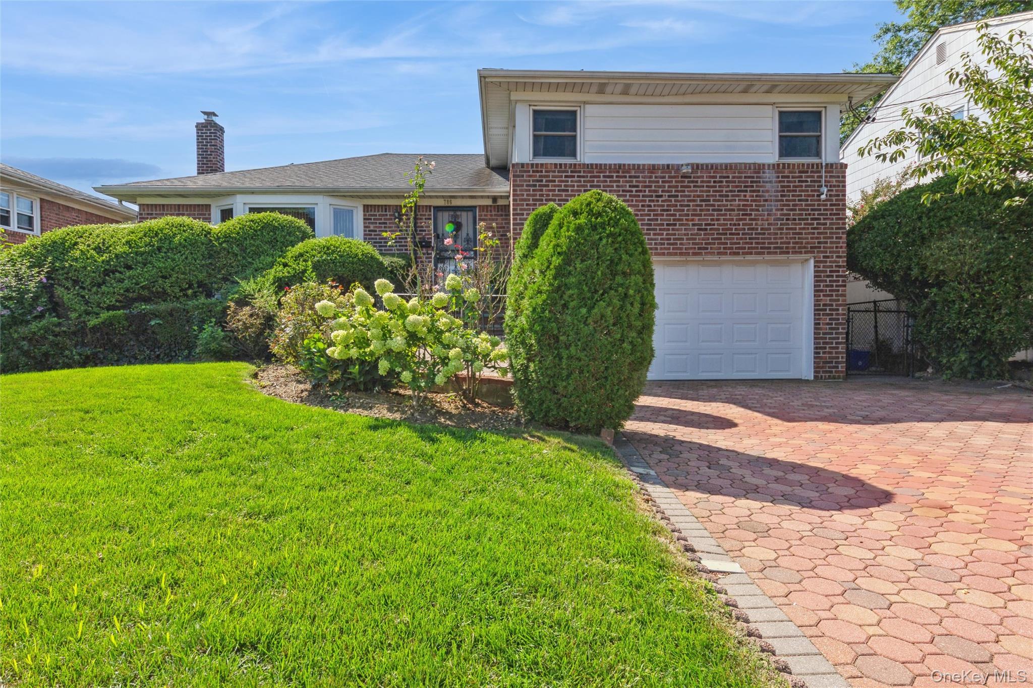 786 E Carl Avenue Property Photo 1
