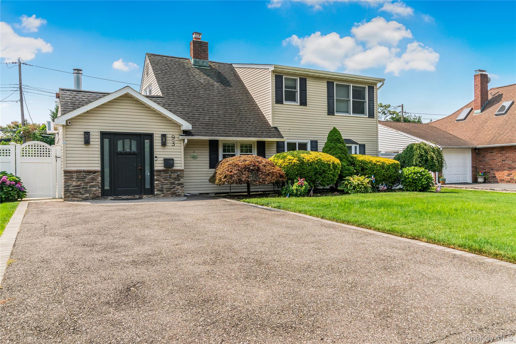 93 Duckpond Drive Property Photo 1