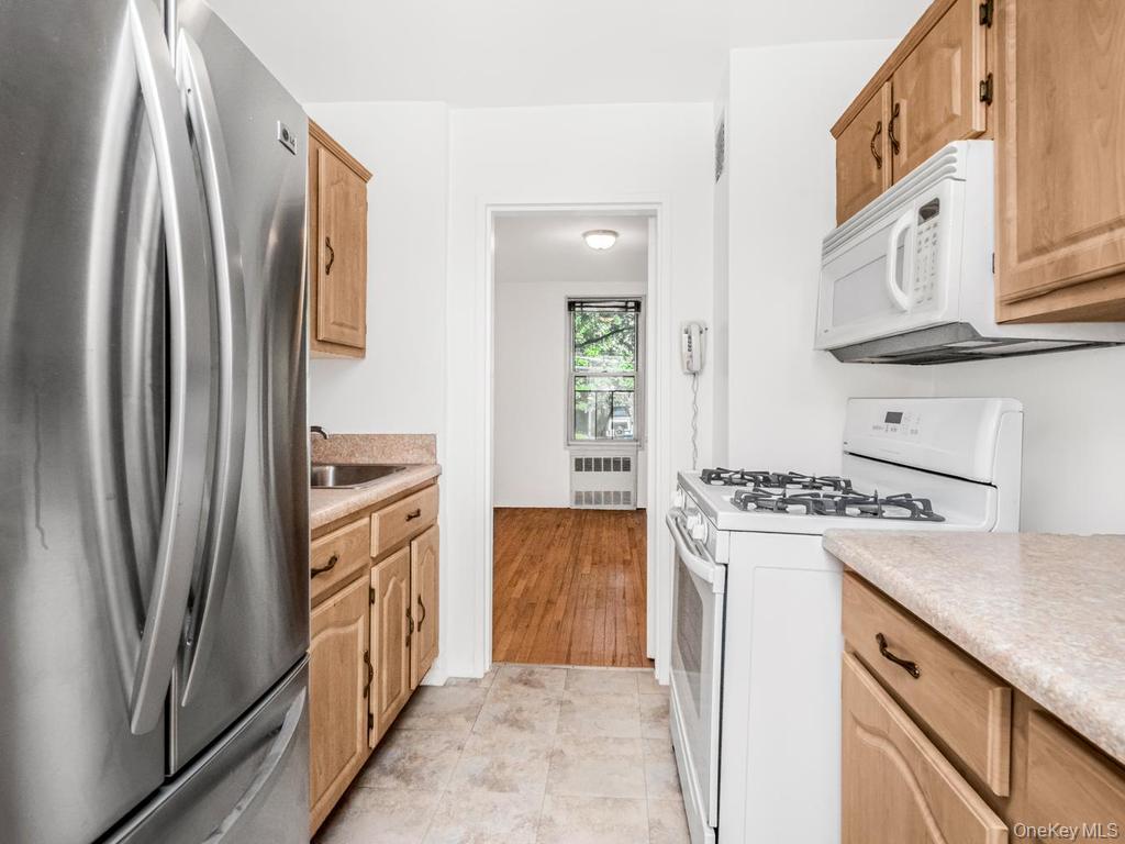 2736 Independence Avenue 2e Property Photo 4