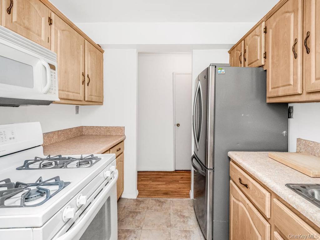 2736 Independence Avenue 2e Property Photo 5