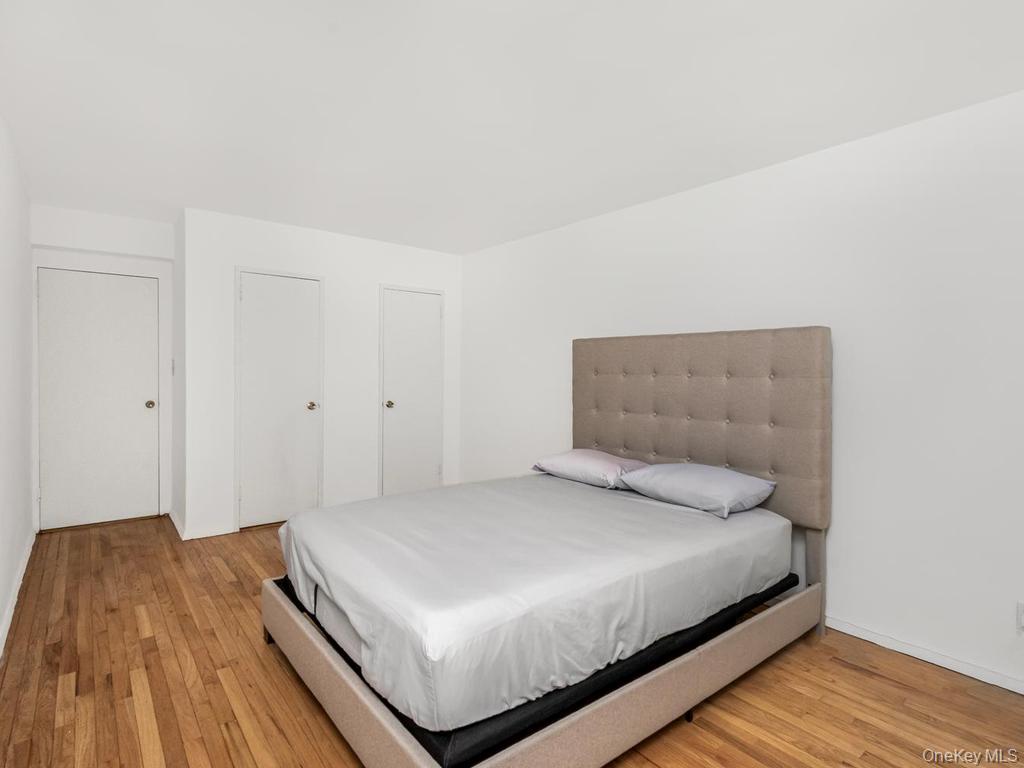 2736 Independence Avenue 2e Property Photo 6