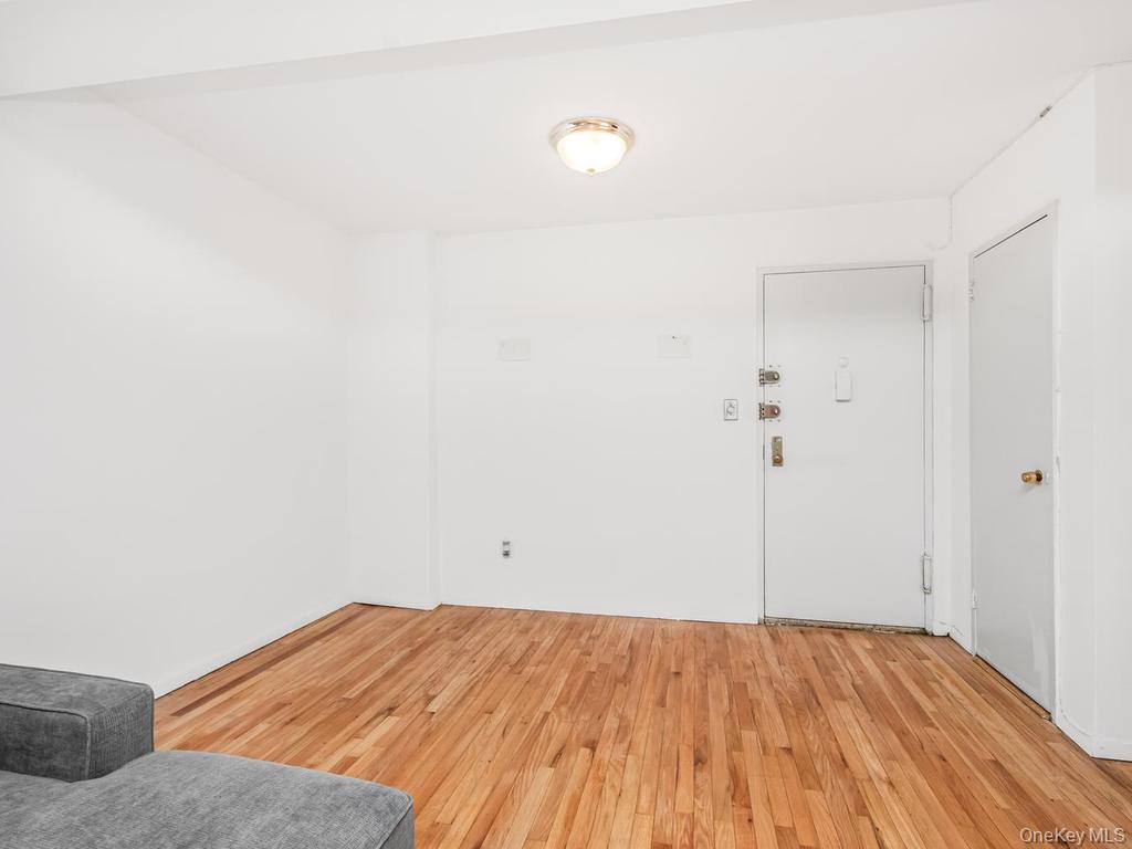 2736 Independence Avenue 2e Property Photo 9