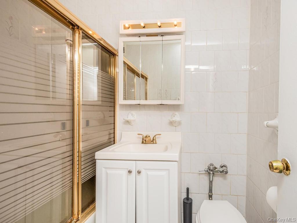 2736 Independence Avenue 2e Property Photo 10