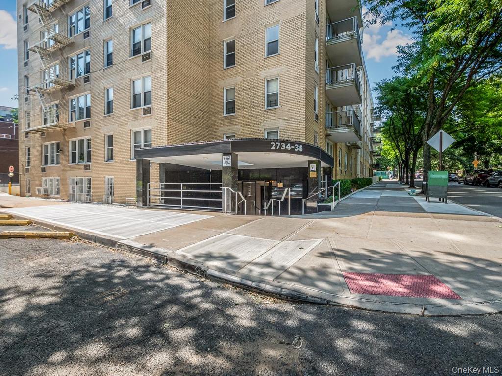 2736 Independence Avenue 2e Property Photo 14