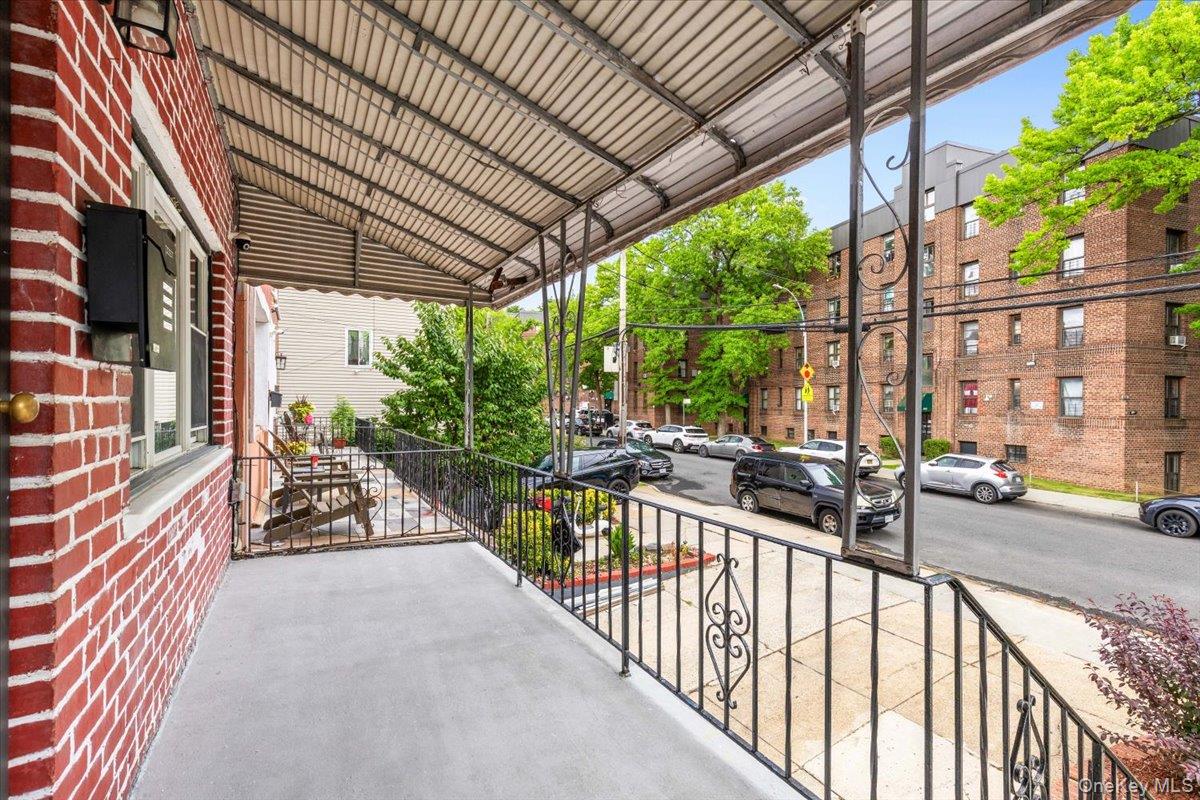 1319 Hicks Street Property Photo 4