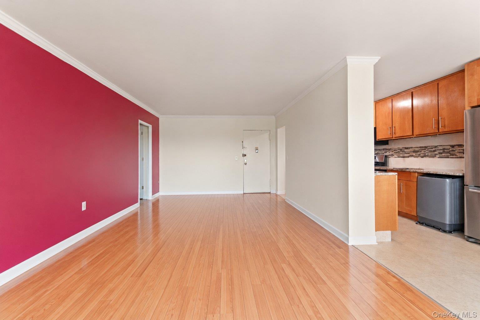 880 Boynton Avenue 4l Property Photo 3