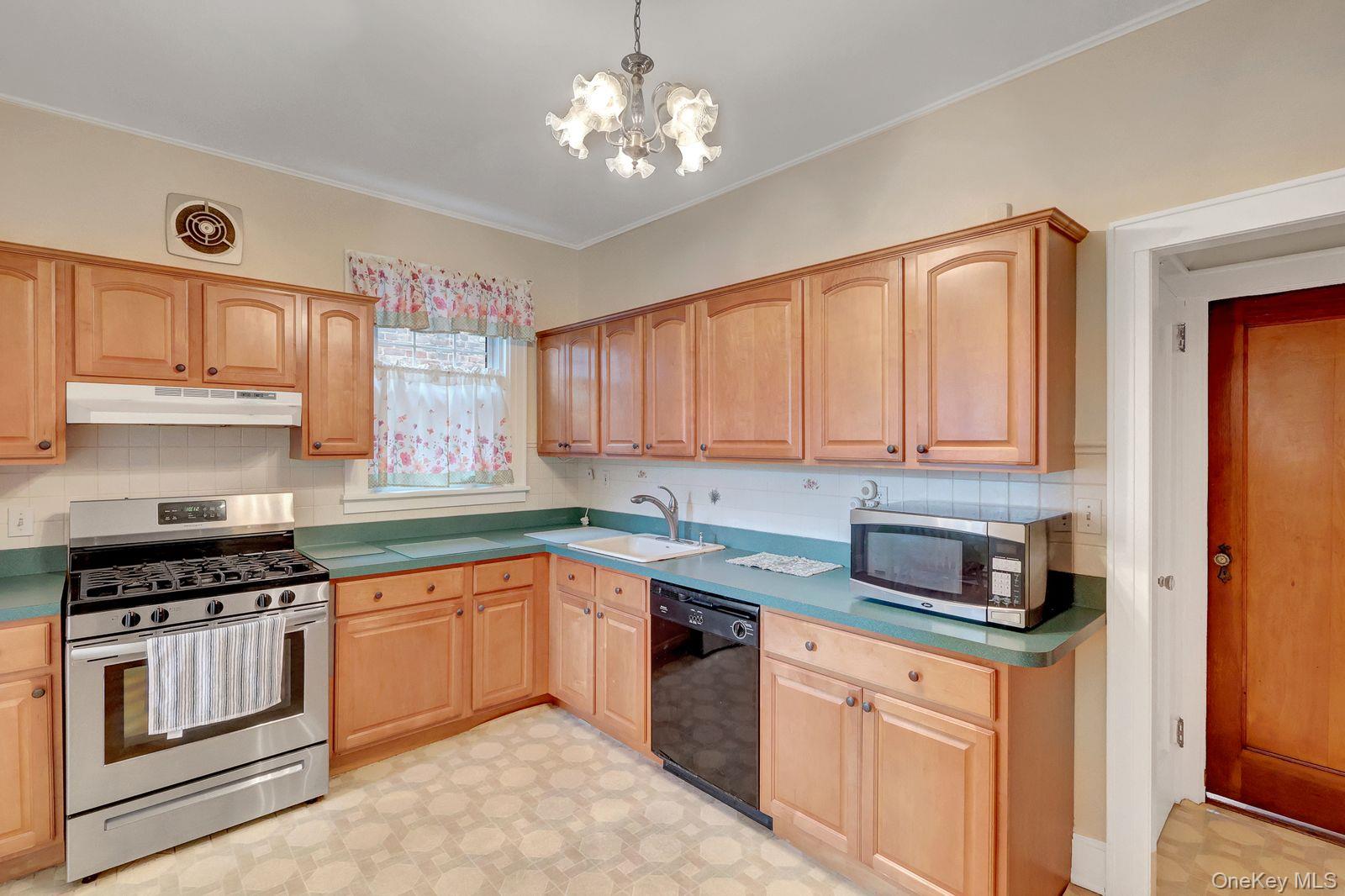 7718 86th Street Property Photo 7