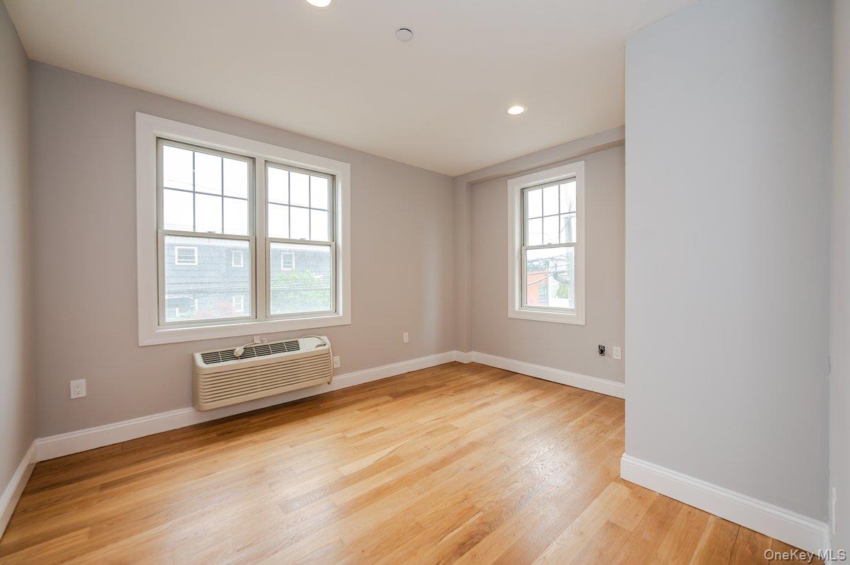 661 W Broadway 504 Property Photo 19