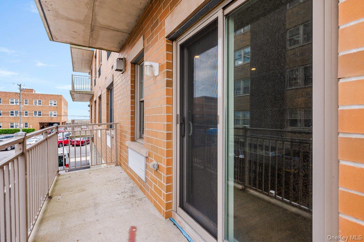 661 W Broadway 504 Property Photo 23