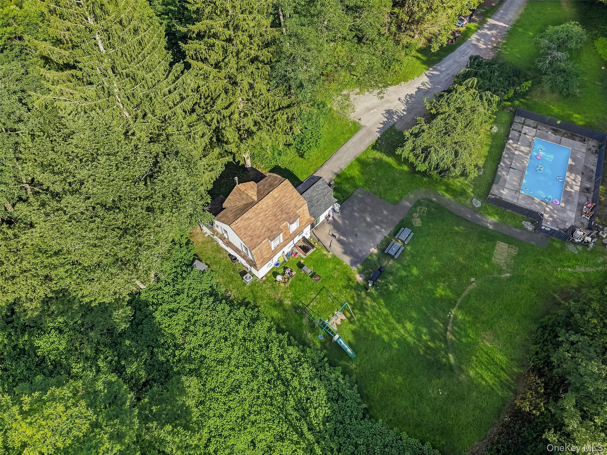 412 Old Monticello Road Property Photo 2