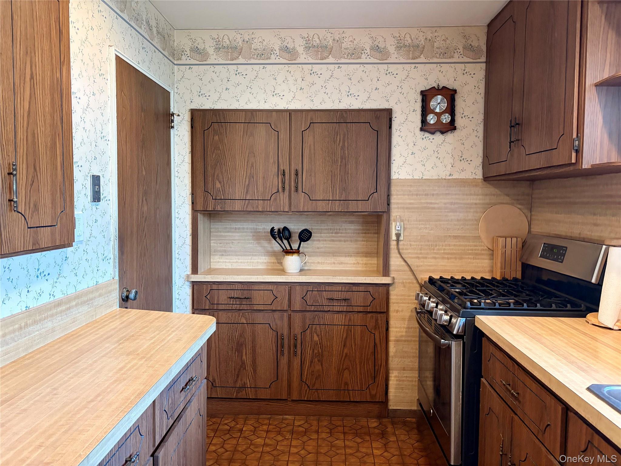 46 Margaret Drive Property Photo 6