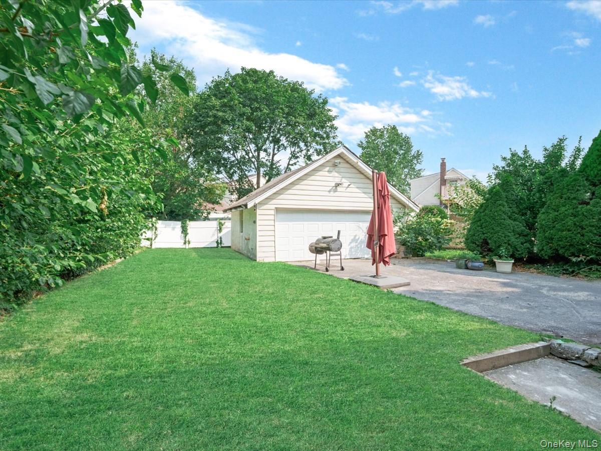 25 Edwards Property Photo 28