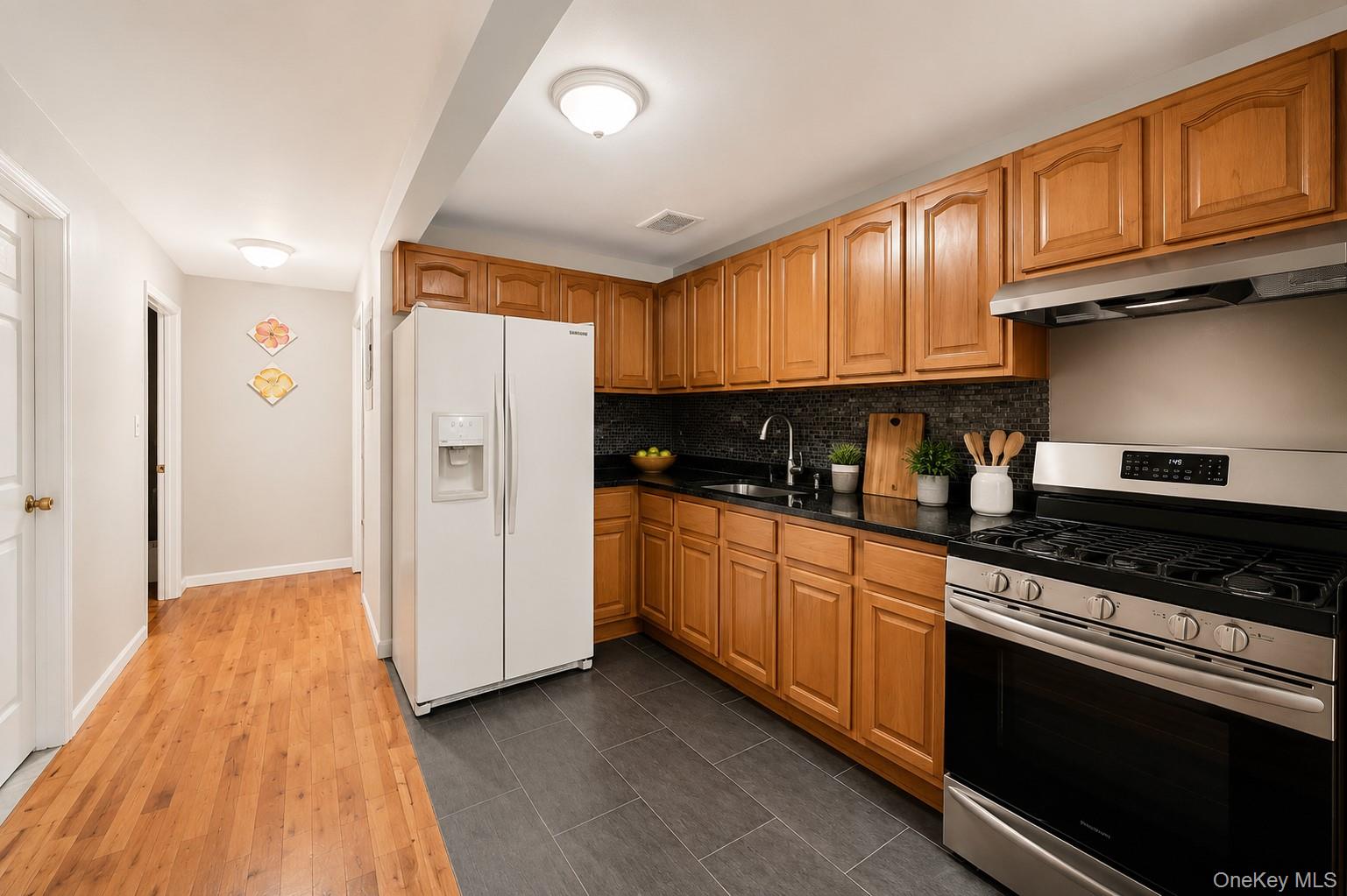 1140 Willoughby Avenue Property Photo 5