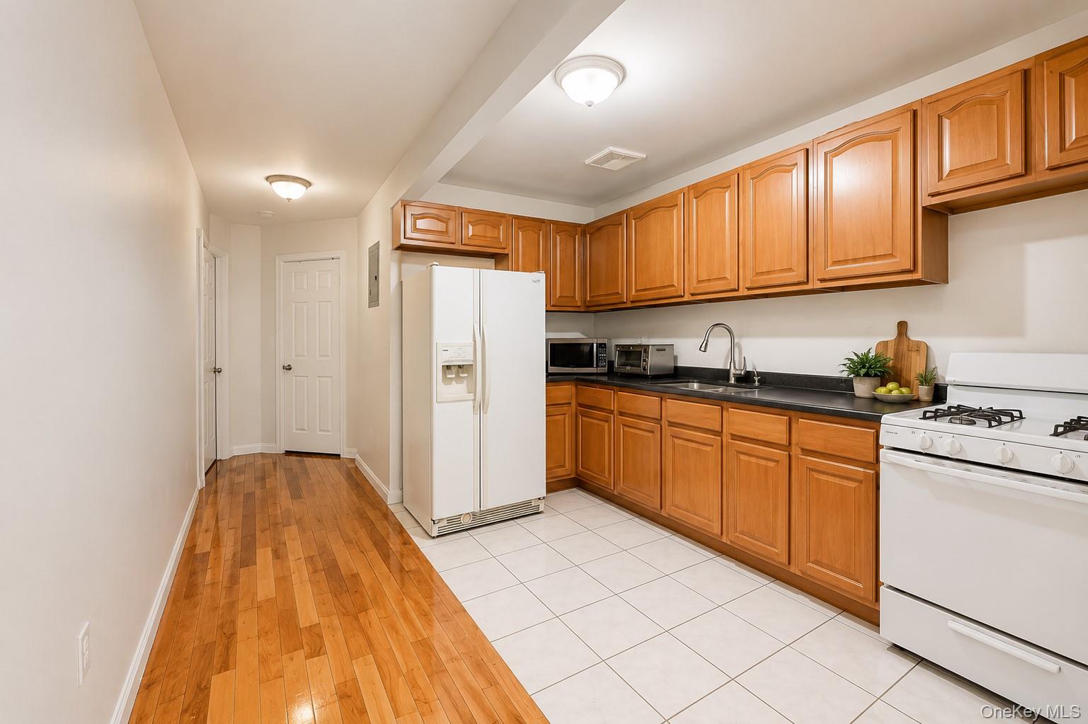1140 Willoughby Avenue Property Photo 24