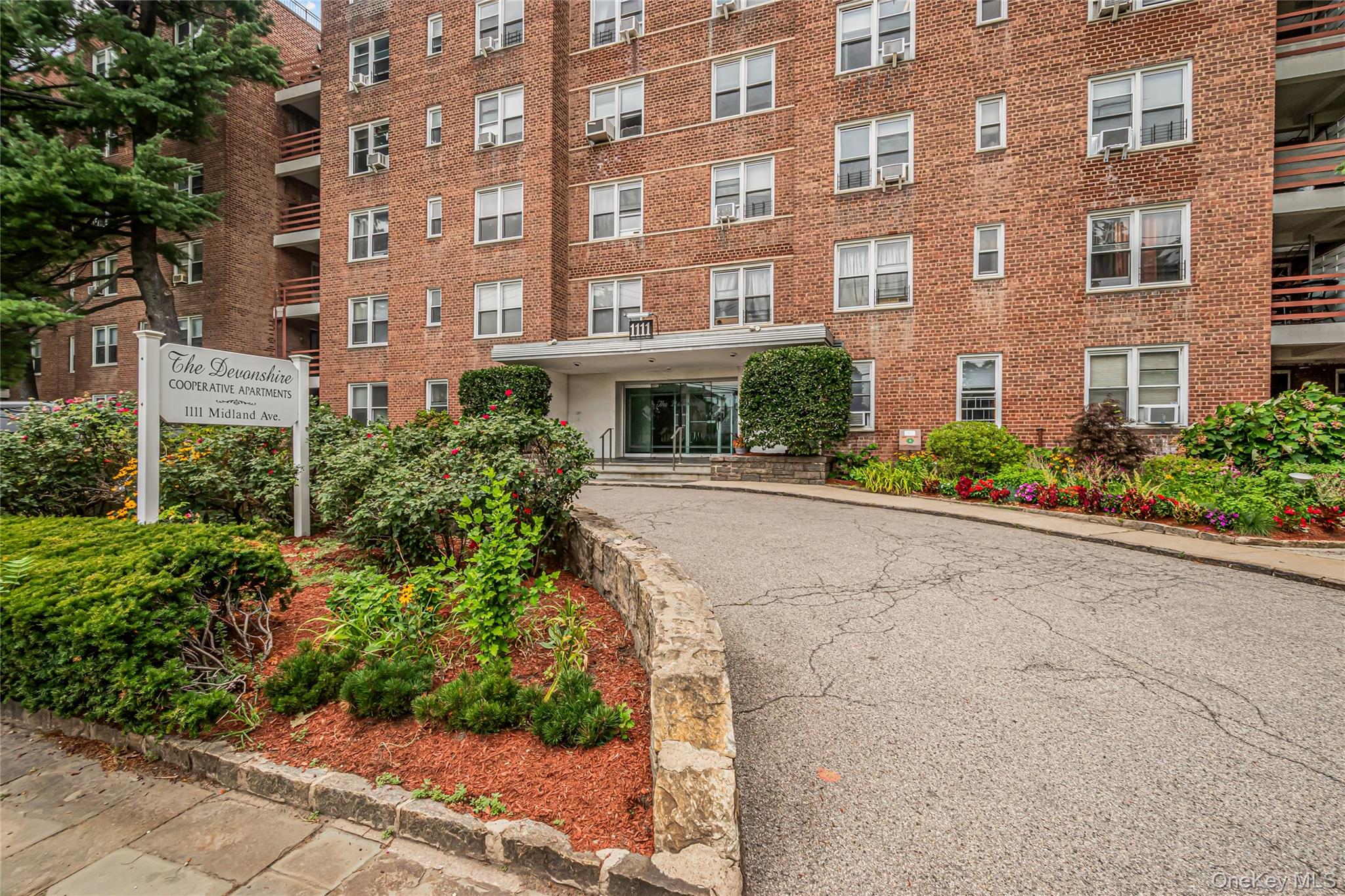 1111 Midland Avenue 4D Property Photo 1