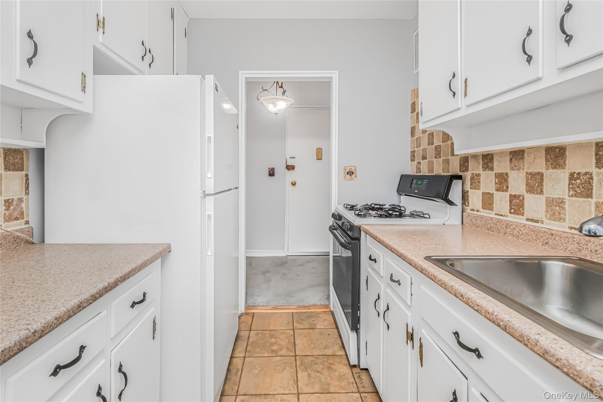1111 Midland Avenue 4d Property Photo 10