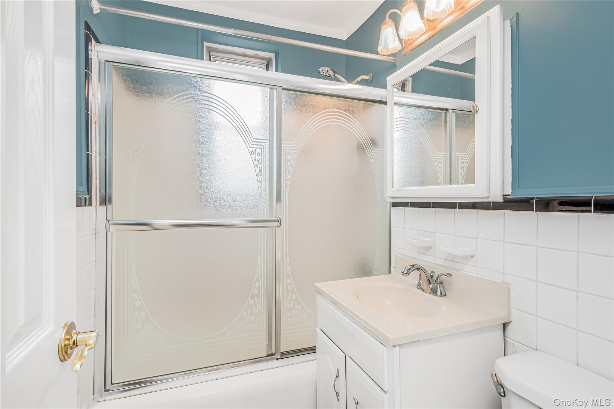 1111 Midland Avenue 4d Property Photo 15