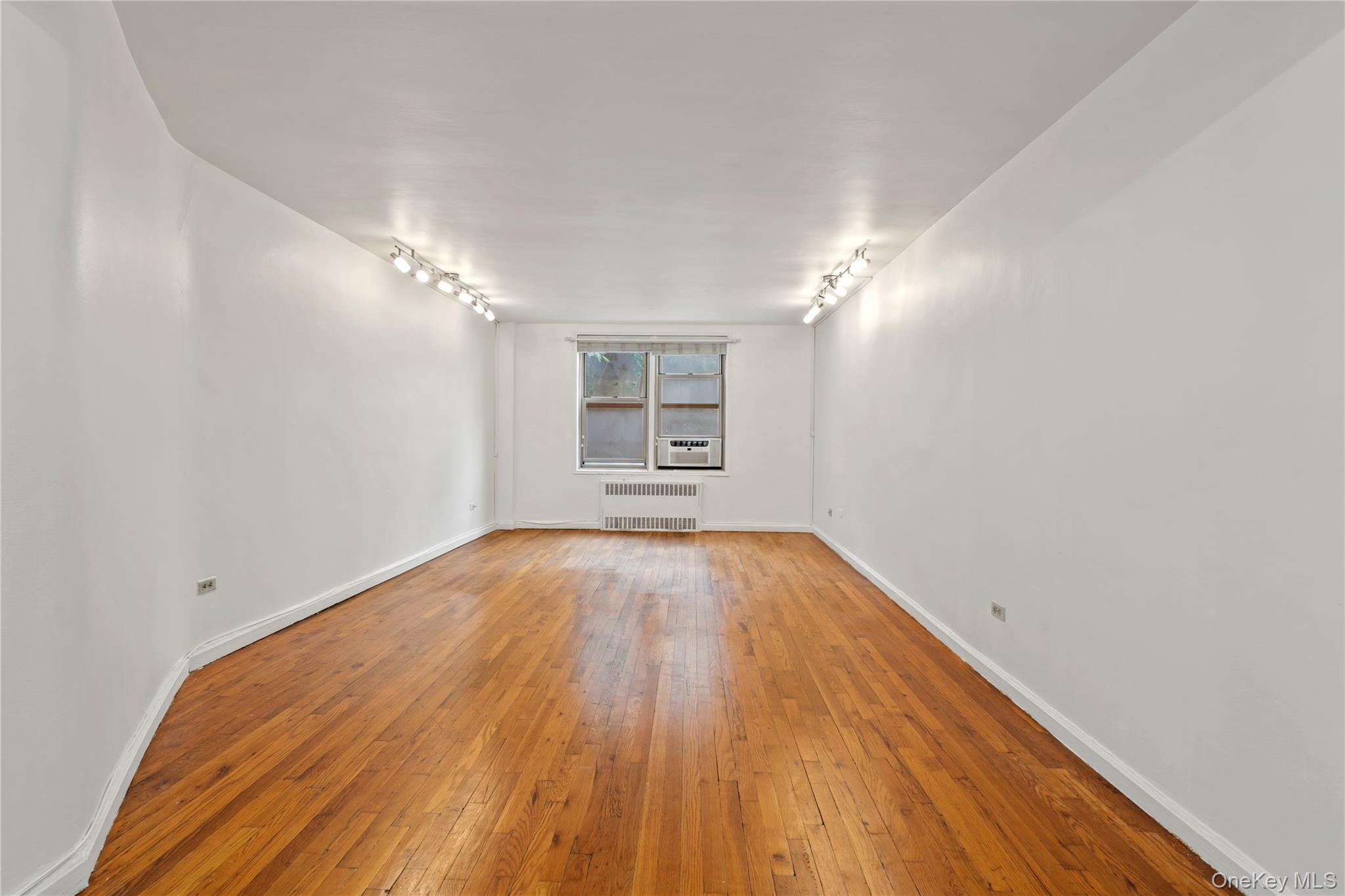 67-25 Clyde Street 2g Property Photo 4