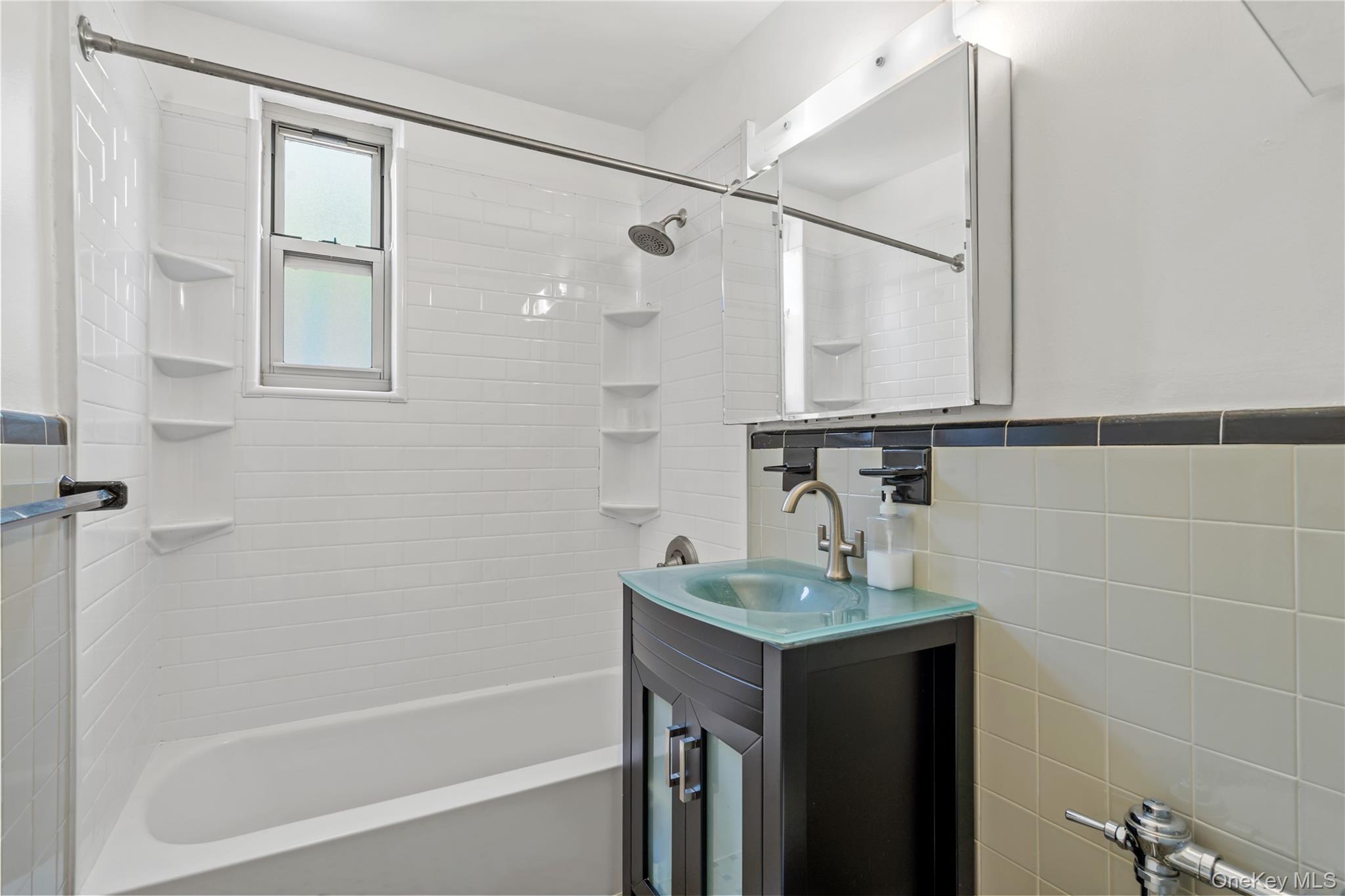 67-25 Clyde Street 2g Property Photo 11