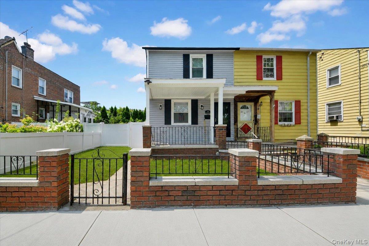 2565 Westervelt Avenue Property Photo 1