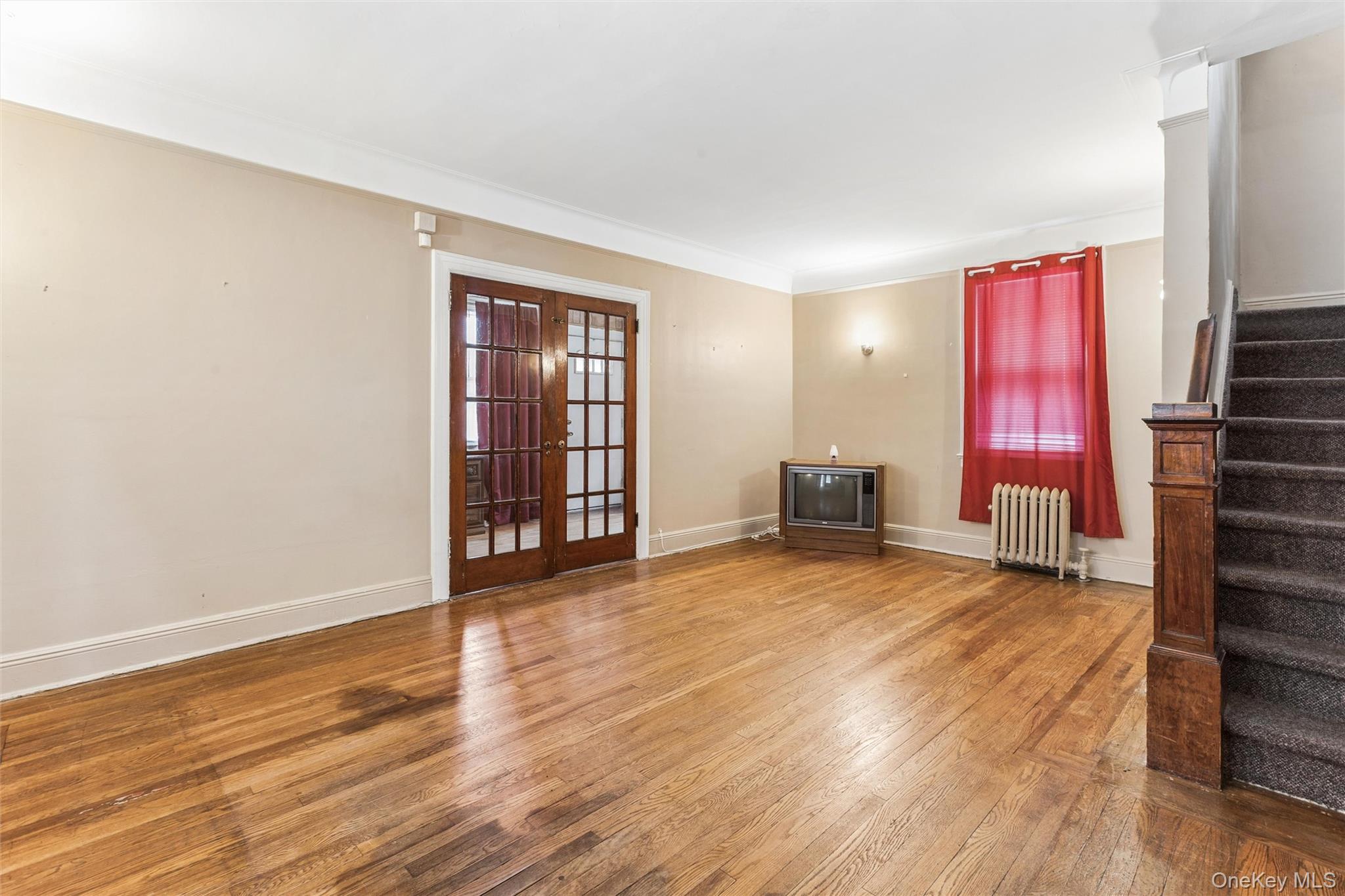 46-27 Robinson Street Property Photo 6