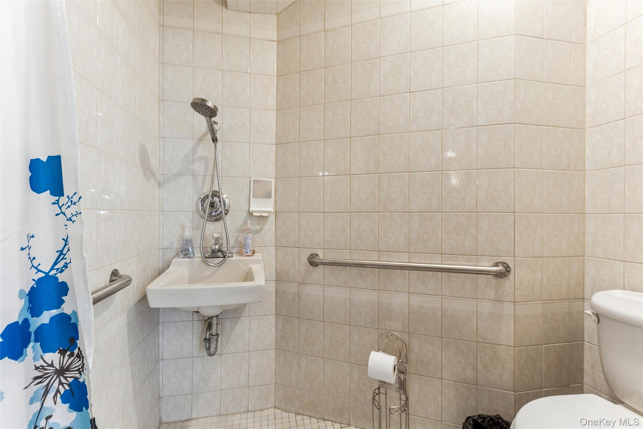 46-27 Robinson Street Property Photo 14