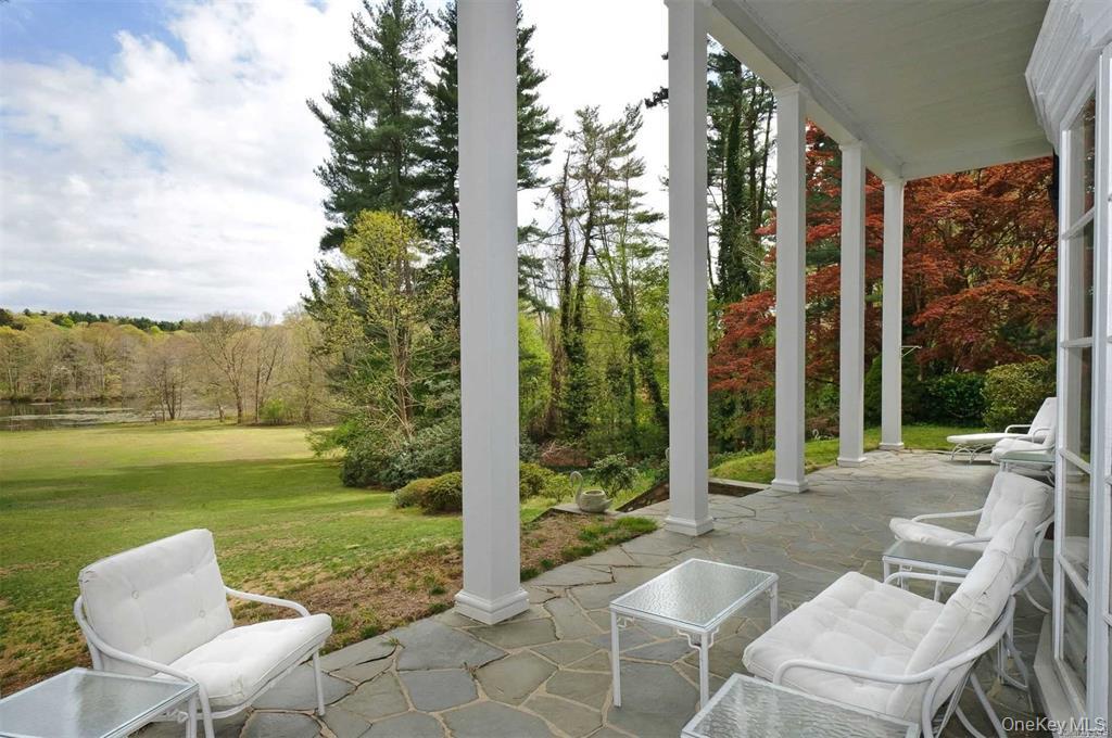 450 Oyster Bay Road Property Photo 2