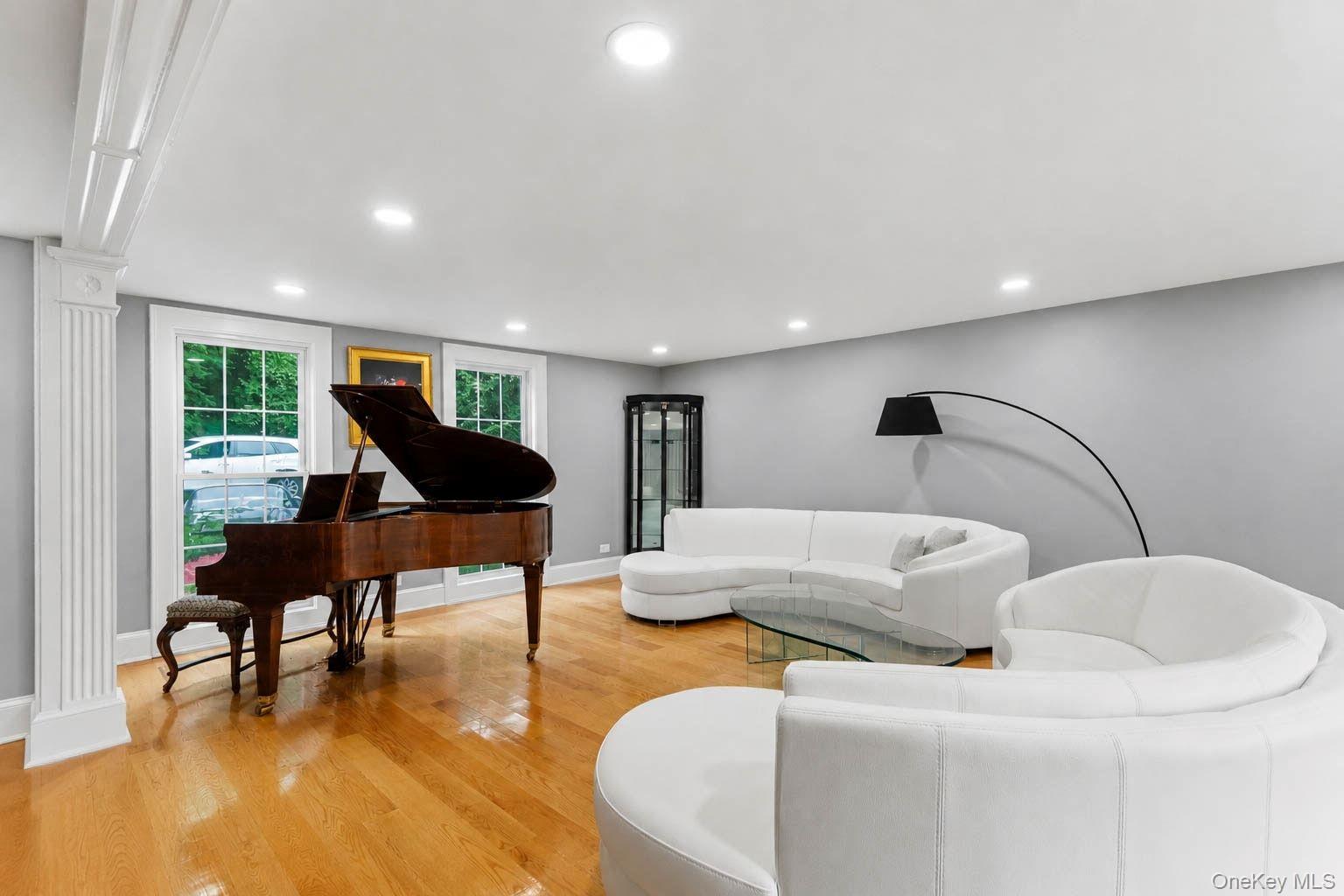 450 Oyster Bay Road Property Photo 4
