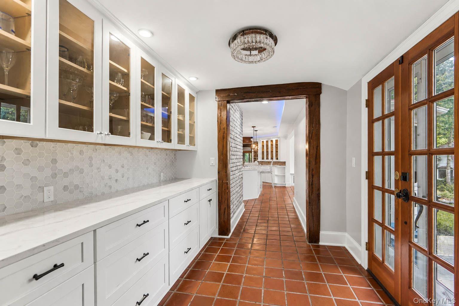 450 Oyster Bay Road Property Photo 8