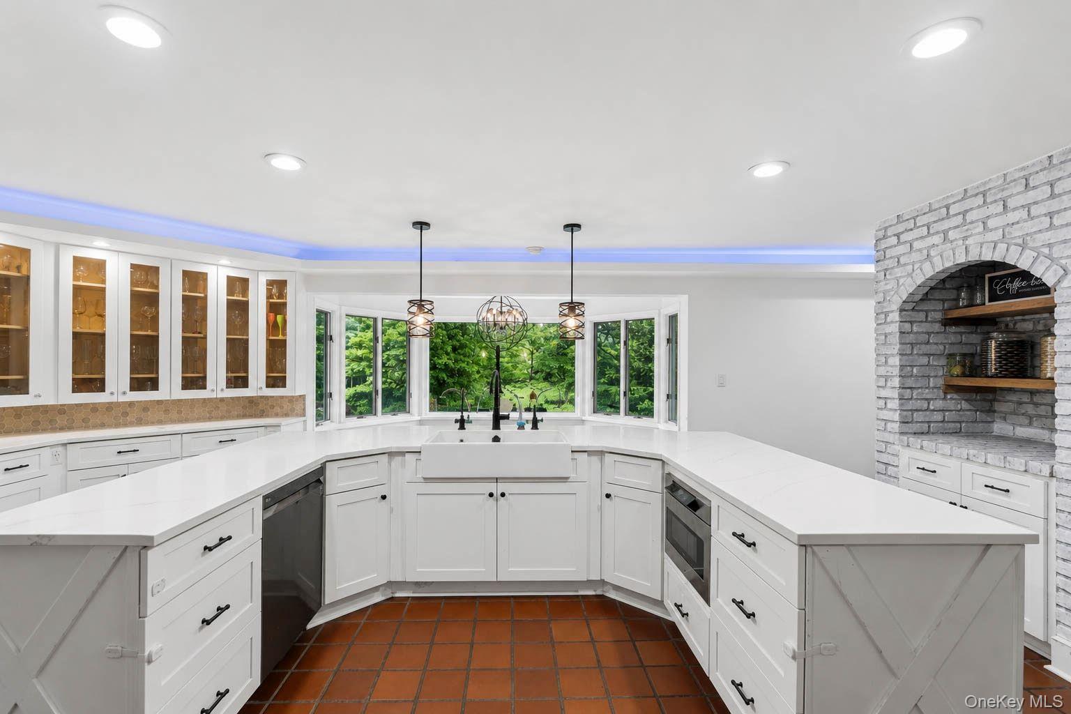 450 Oyster Bay Road Property Photo 11