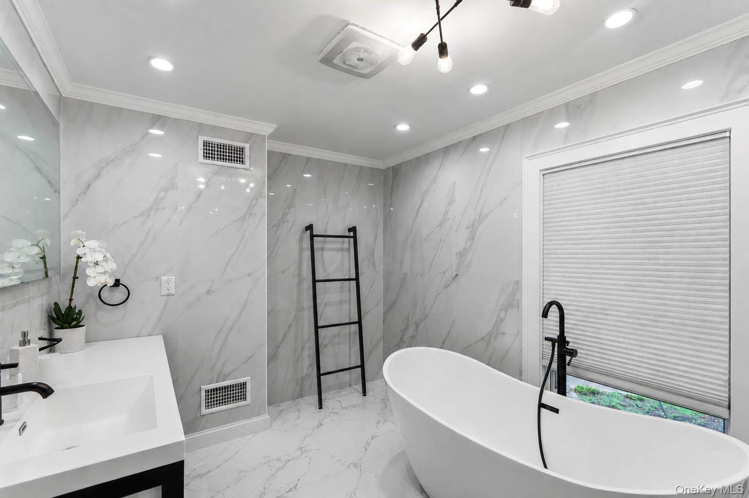 450 Oyster Bay Road Property Photo 18