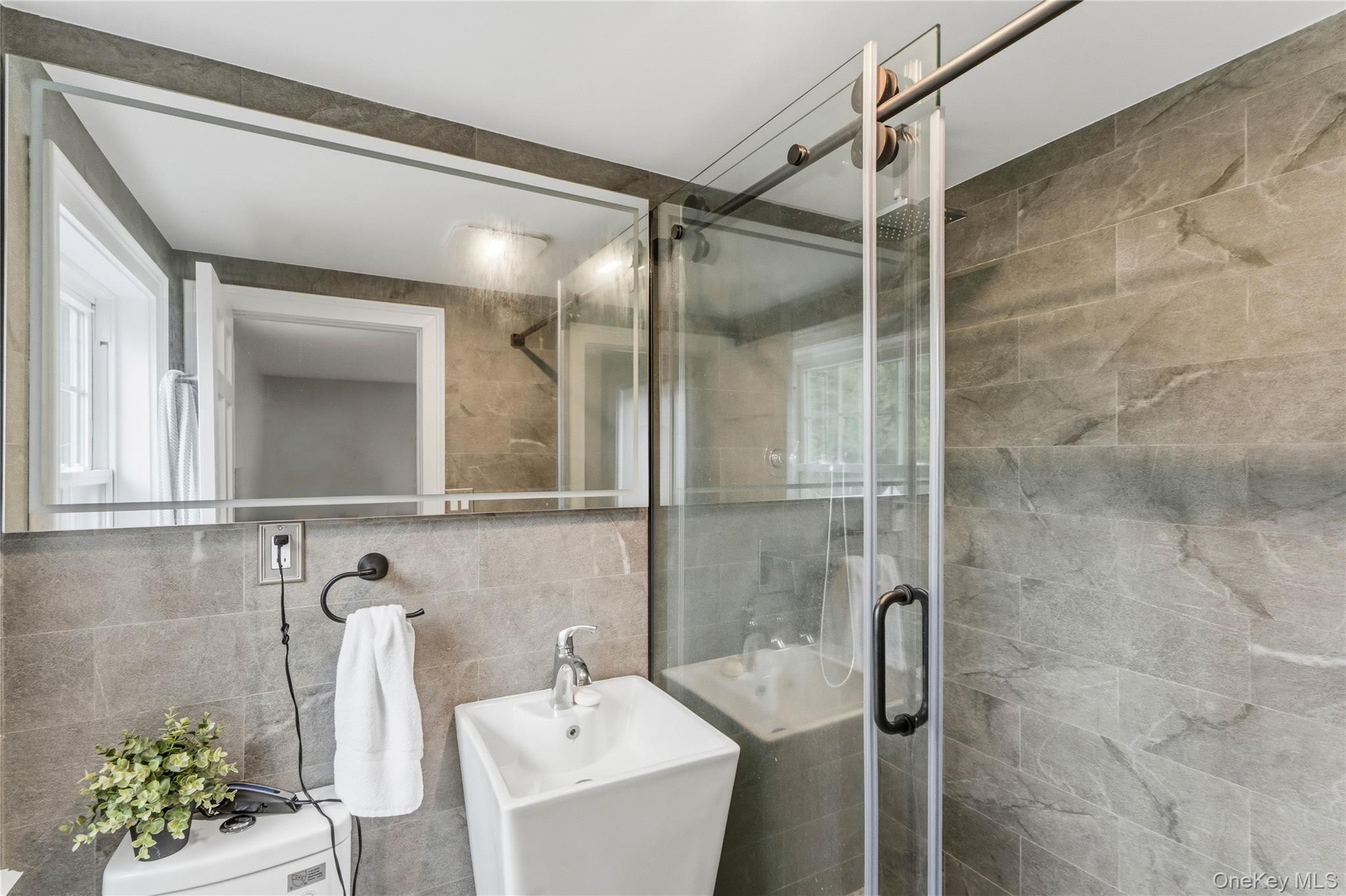 450 Oyster Bay Road Property Photo 23